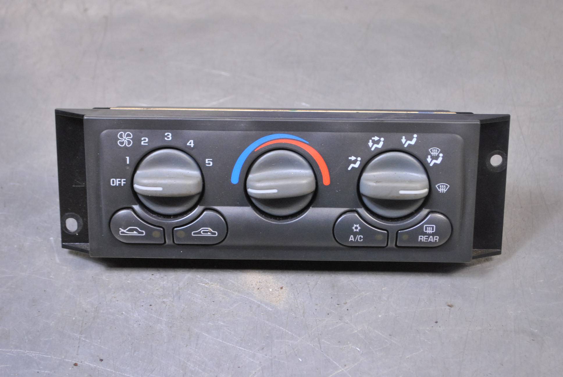 https://www.autos-fr.com/wp-content/uploads/A0001/auto-6/autoparts24-3/PAUD030156582.jpg